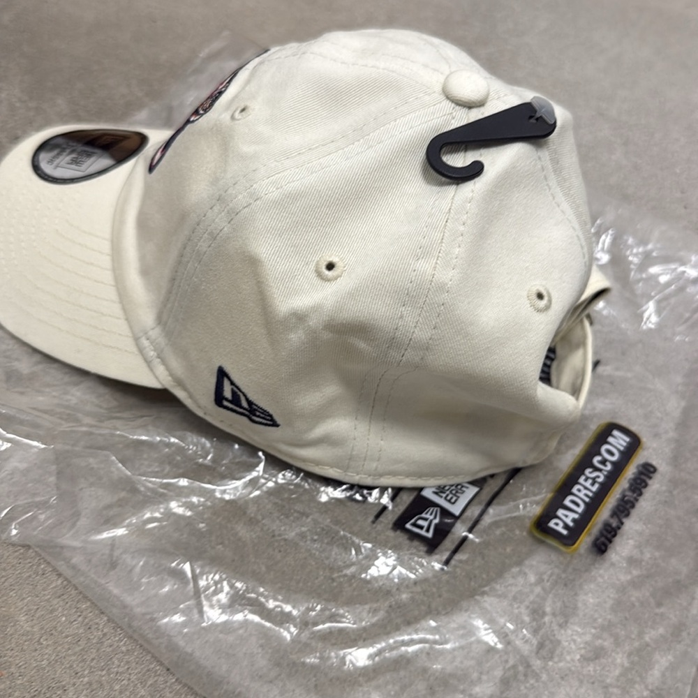 NWT!! Never worn Padres City Connect adjustable casual classic New Era hat - Picture 4 of 7